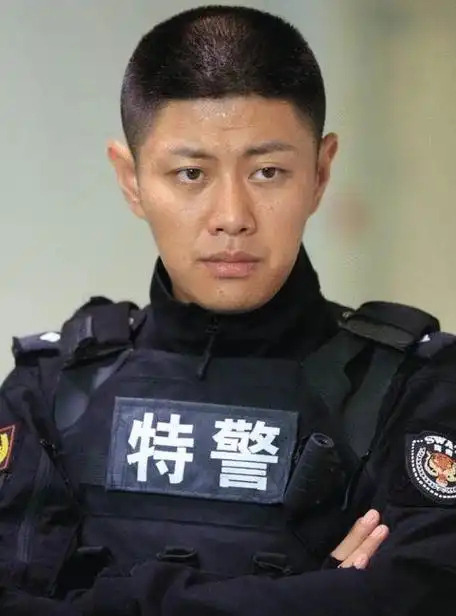 赵荀越来越帅了,网友:老硬汉变花样美男!他的妻子,更美哦!|李二牛|许