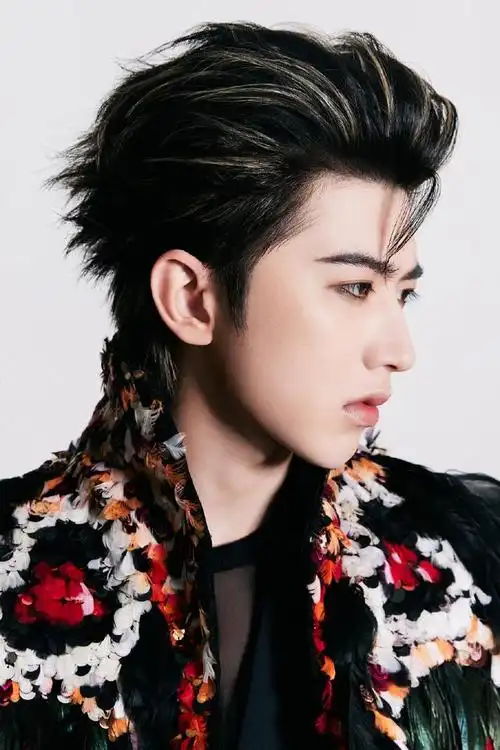 一向高冷著称的高定仙牌,蔡徐坤为什么一出手即拿下全球首穿