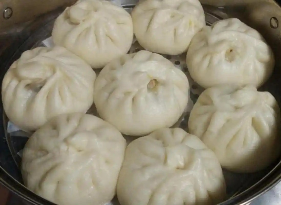 包子这样做,薄皮大馅,又香又软,凉了也不硬,蒸了一大锅没够吃