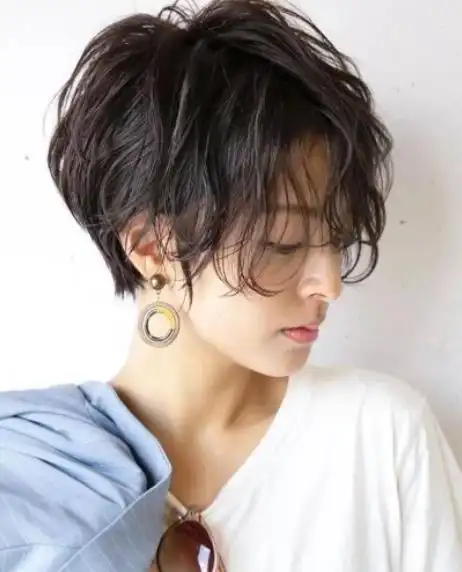 女生帅气短发女生帅气干练短发