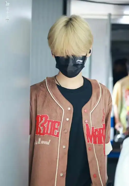 丨@时代少年团-张真源 新鲜机场饭拍96!