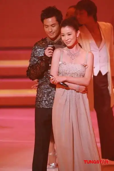 图文tvb台庆郑嘉颖佘诗曼脉脉含情