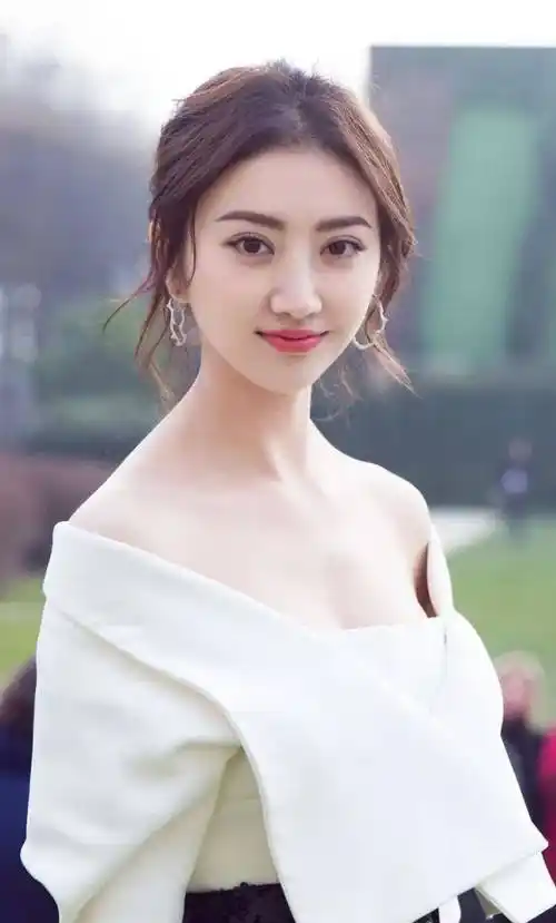 惊艳的景甜,为何一直不火?_鼻子_高挺_眼睛