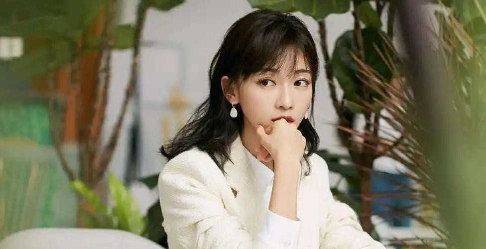 原创新晋女星吴谨言感情路坎坷交了多个男友皆是渣男还曾被家暴