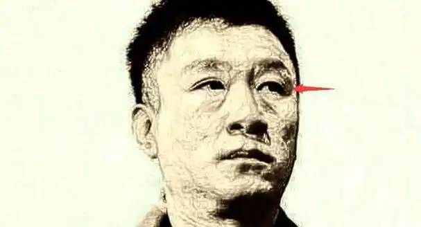 三白眼的人,一般都比较自我,为人非常的物质和现实,驾驭心极强,喜欢