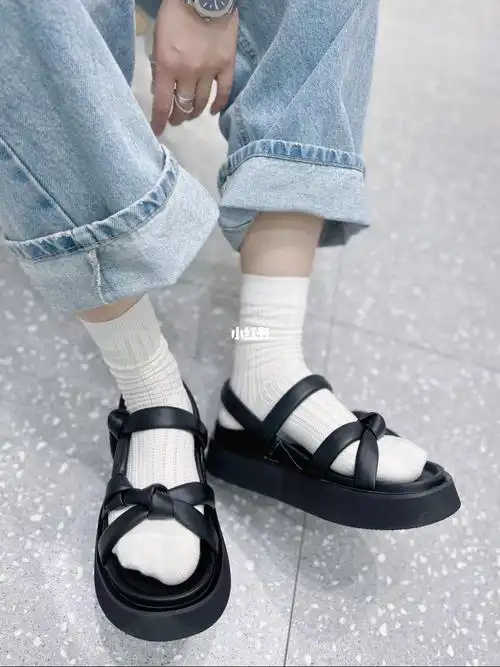 凉鞋配袜子绝了90