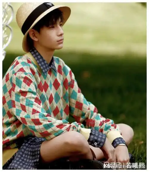 再登杂志封面人物|董洁|顶顶|杨洋|潘粤明|红衣坊|王大治_网易订阅