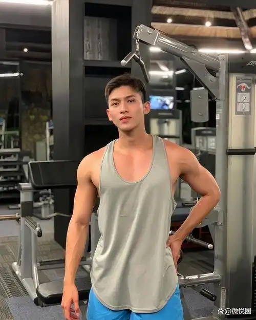 在这个充满竞争和挑战的时代,95后肌肉男模们正以他们的汗水和努力为