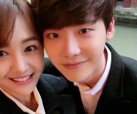 郑爽迎来转机,和李钟硕新剧确定开播时间,新动态暗示"从头开始"_腾讯