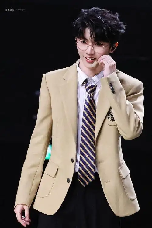 马嘉祺叁重楼暨出道四周年演唱会##马嘉祺 廿一幕启循光赴盛景