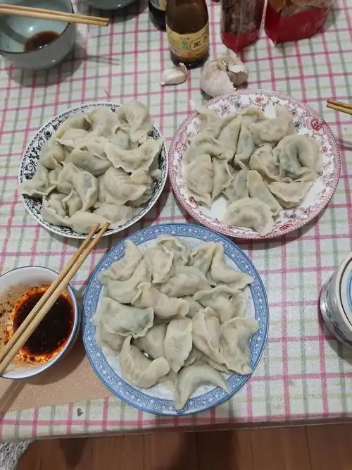 因老伴家是四川人,吃饺子总少不了辣椒蘸汁～香辣,香辣的!