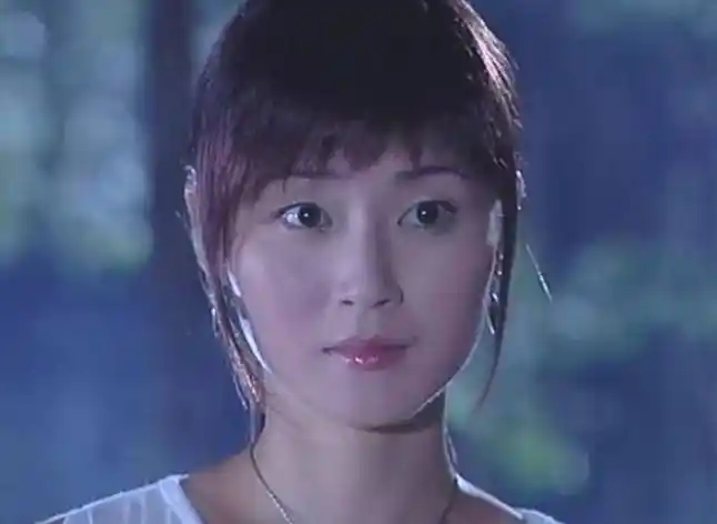 "不老女神"万绮雯近照曝光,如今53岁逆生长,网友:还是那么美_甄子丹