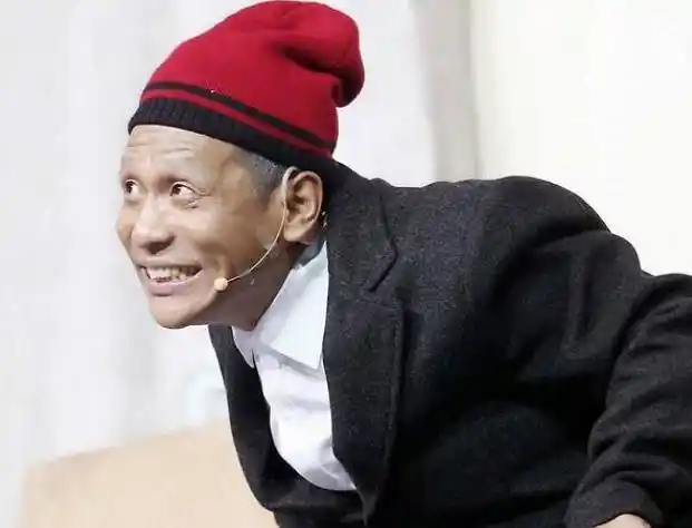 宋小宝是校草黑肤色挡不住他的颜值看到他的旧照我信了