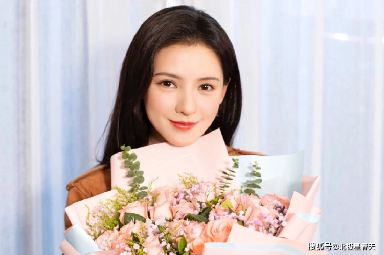 刘学义要火了?《夜色暗涌时》杀青,女主是王思聪的前女友