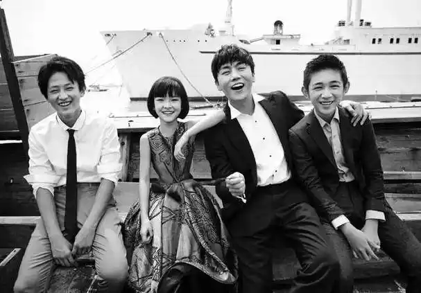 新国民弟弟来了:搭档从贾樟柯换到郭富城,14岁就为拍戏拼到骨折_荣梓