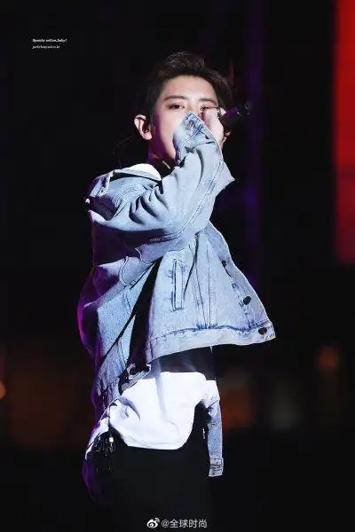 朴灿烈 舞台上令人心动的瞬间.