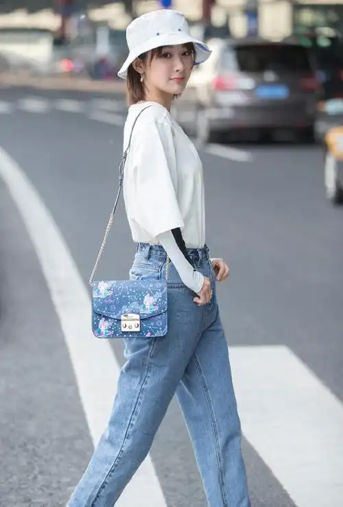 杨紫的春季美搭,t恤 牛仔裤,简约大气成功逆袭成时尚达人
