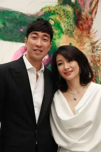 王千源携秦海璐摩登亮相上海电影节(组图)