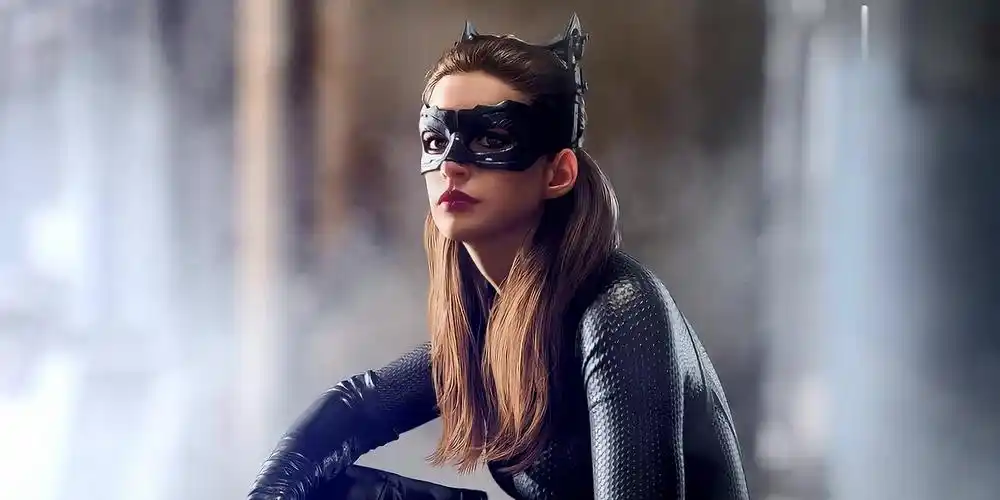 回忆安妮·海瑟薇版"猫女"在《蝙蝠侠:黑暗骑士崛起》的动作戏