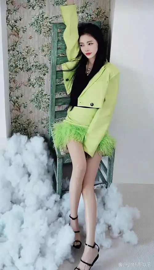 其实王灿经常在社交平台晒出自己的各种写真或者杂志硬照,而且每次都