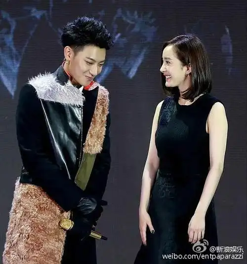 而据网曝消息,男主花落#黄子韬#→曝杨幂《谈判官》男主黄子韬如属实