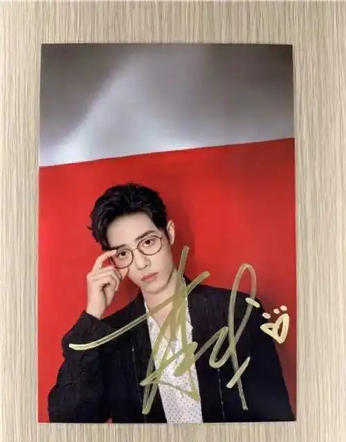 爱豆们的花式签名#肖战的签名简洁大方,偶尔还会带个小心心,想要佑行