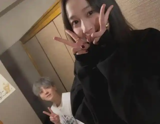 前几天,网友偶遇鹿晗带小女友关晓彤去度假