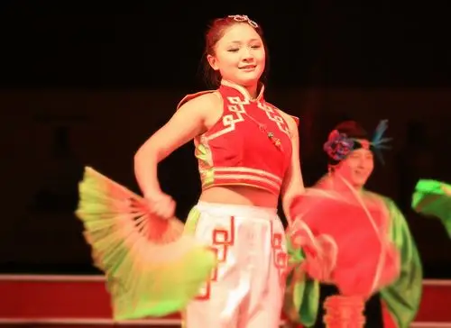 正宗二人转小帽《九反朝阳》真好看小美女嗓音清脆,好享受啊