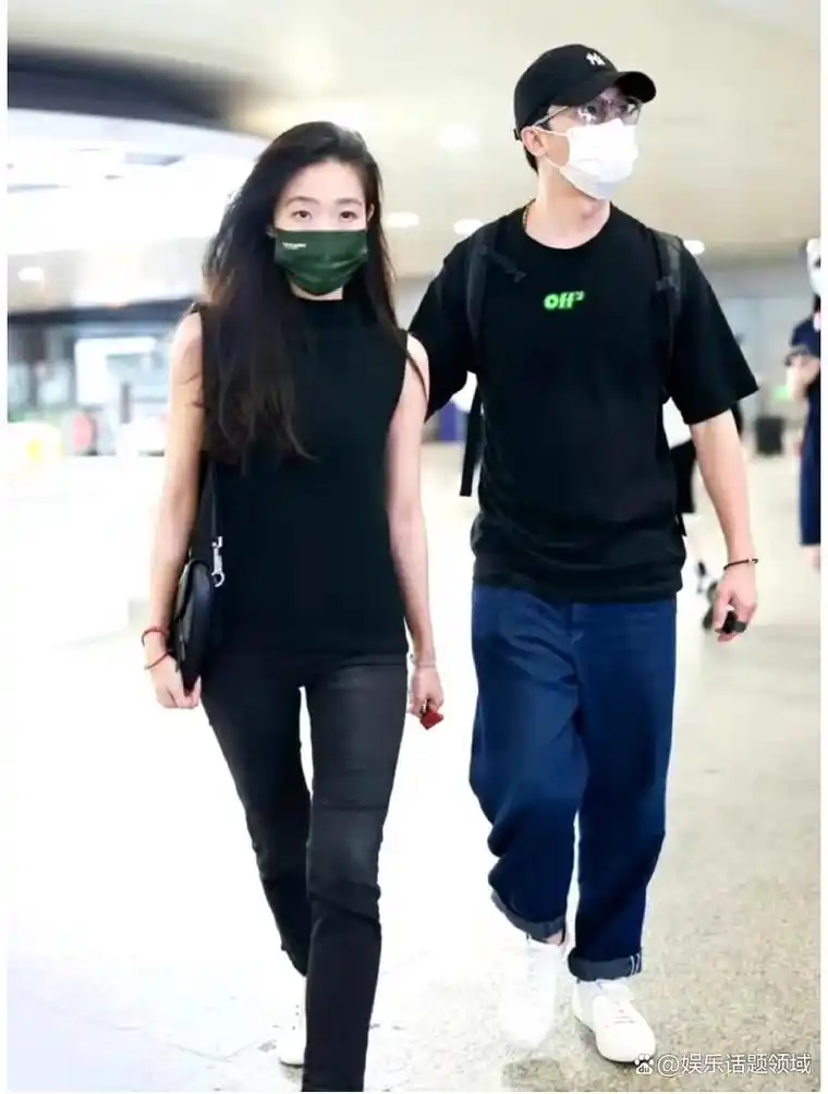 黄轩的女朋友长得不错!身材也很好