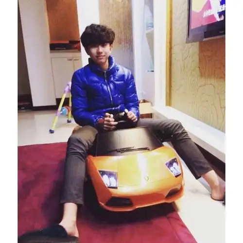 细数蔡徐坤与小车车不得不说的缘分