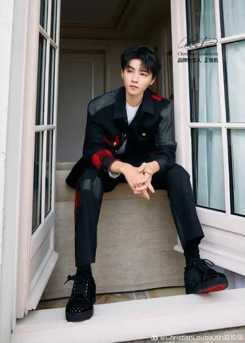 tfboys-王俊凯心意推荐:双11线上限定fun louis junior男士运动鞋