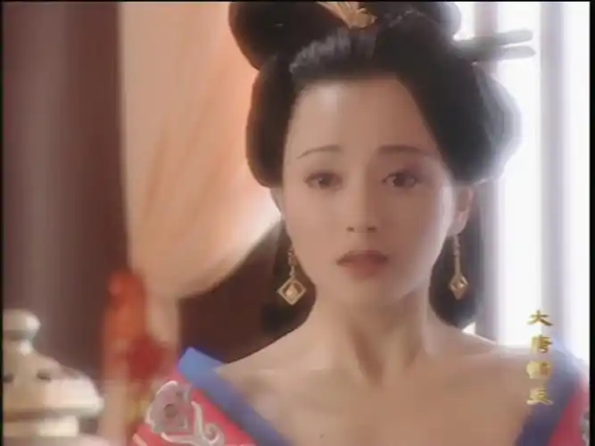 怎么评价秦岚20岁刚出道演的"武则天"造型?