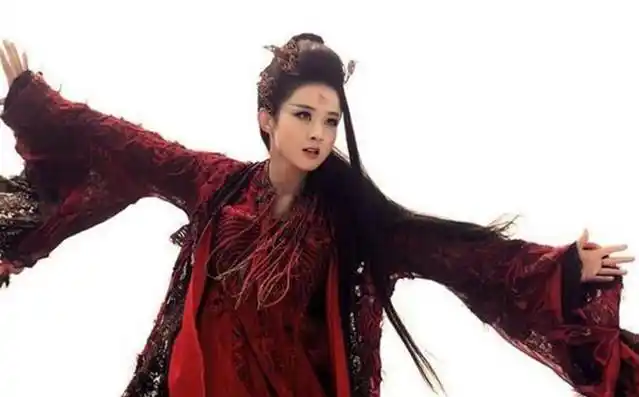 《花千骨》中入魔的那一刻,简直是太霸气了,张开双臂有一种"唯我独尊"