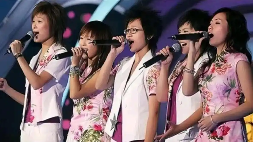 2005届超女再聚首演唱《想唱就唱》!每个人开口都是泪点