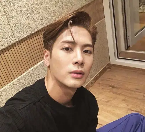 盘点王嘉尔的纯素颜自拍,这颜值你打多少分?网友:一股清流!