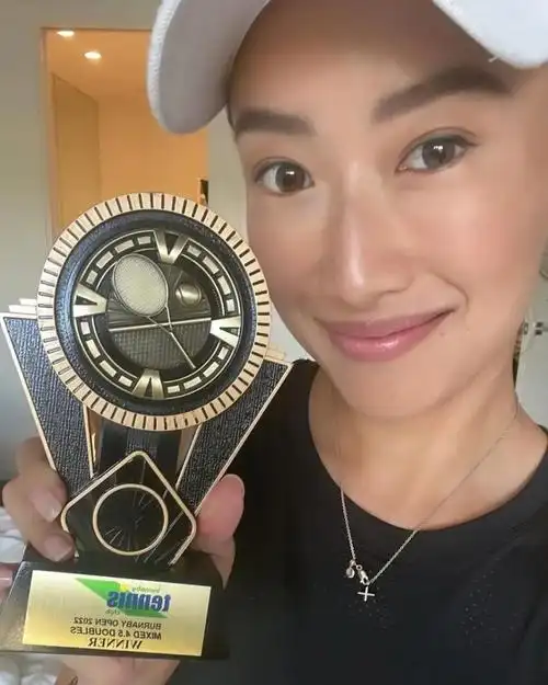 37岁谢婷婷获加拿大网球比赛冠军,曾是花边新闻女王,如今成人生赢家