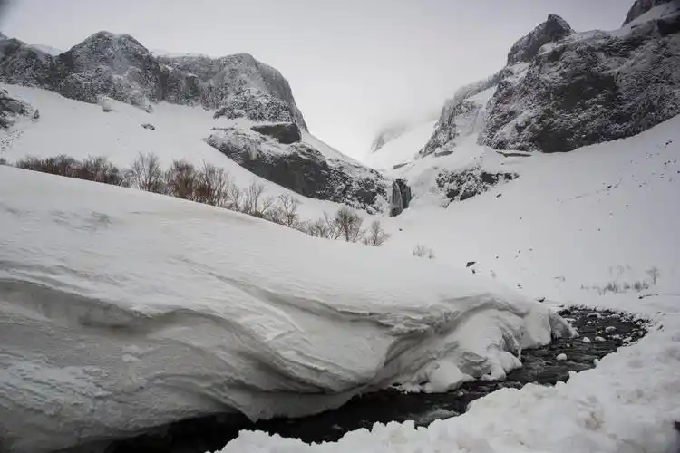 正遇长白山下暴雪.拍摄雪景.还去了中朝边境地区.风景秀丽迷人