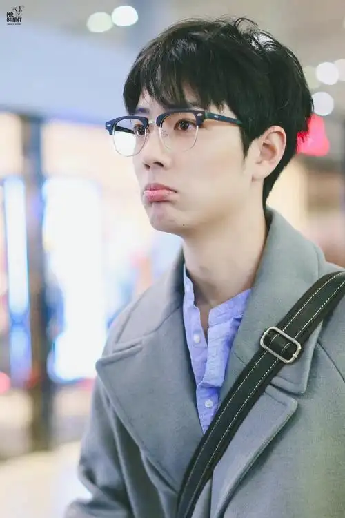 肖战#嘟嘟嘴的兔子队长,真的可爱到犯规好想亲哭他#肖战的那年今日