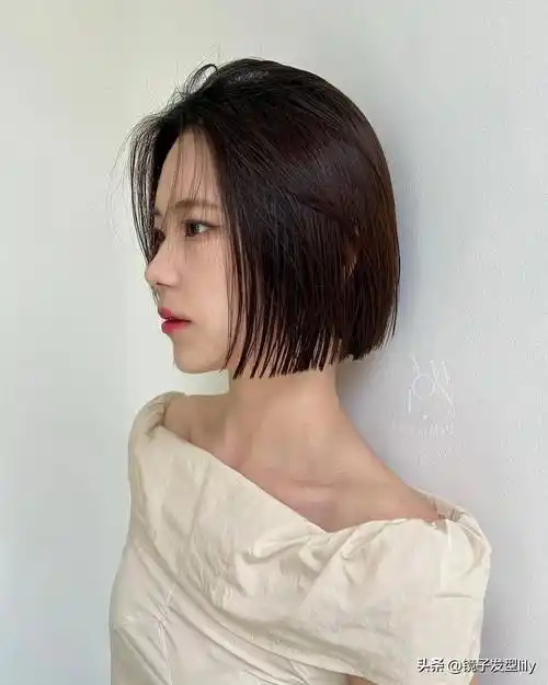 越简单越时尚,一刀切直发波波头,你的发型新选择