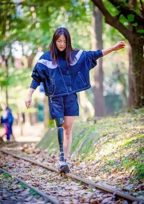 我,80后独腿女孩,残奥会场夺得2枚银牌,单腿照旧勇闯天下_训练_自行车