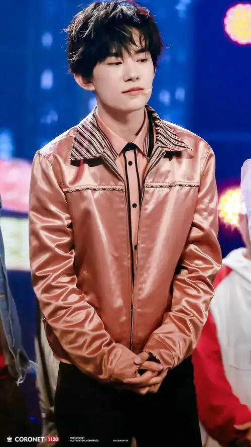 易烊千玺街舞盛典美图 香槟色的大佬又奶又酷