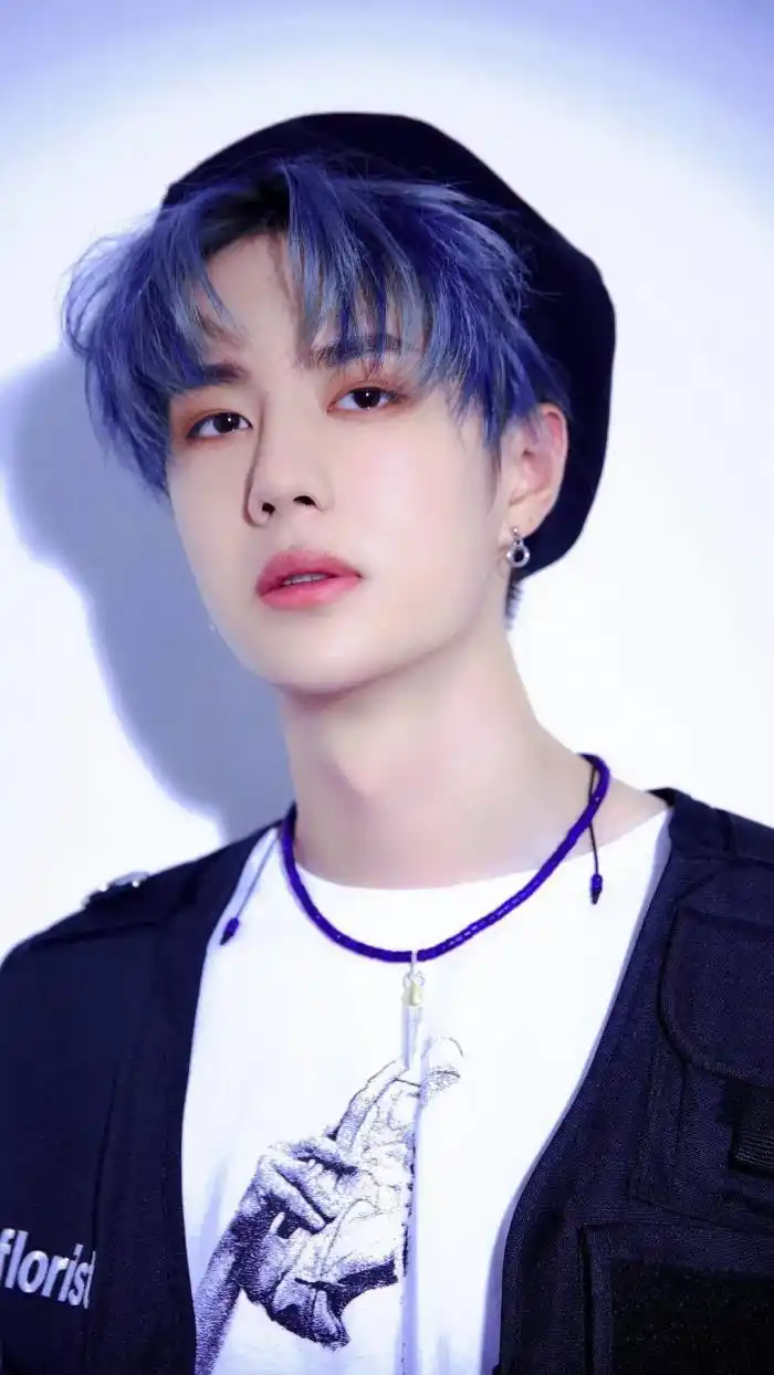 王一博全屏壁纸图片王一博全屏壁纸