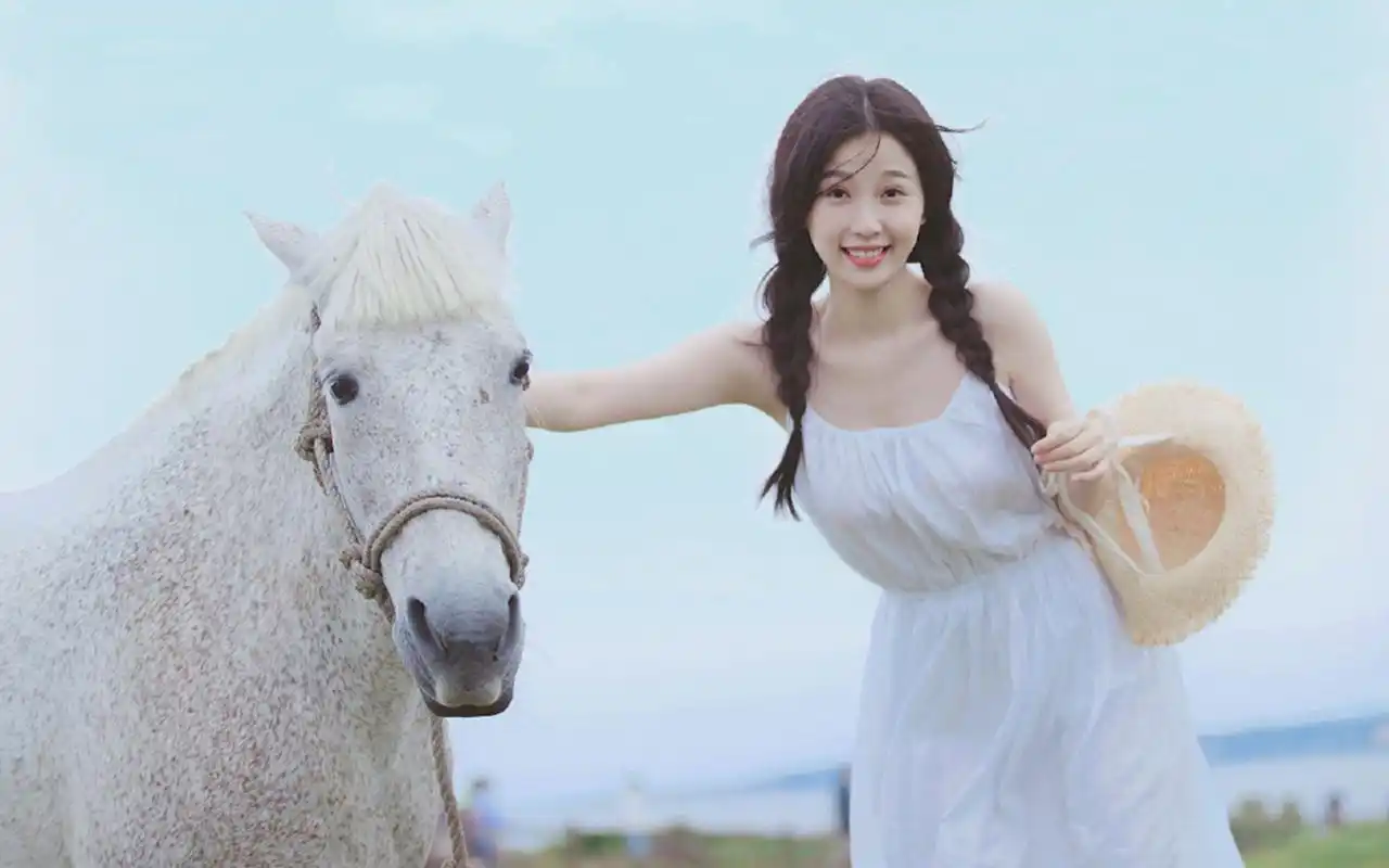 虞书欣甜美阳光高清桌面壁纸