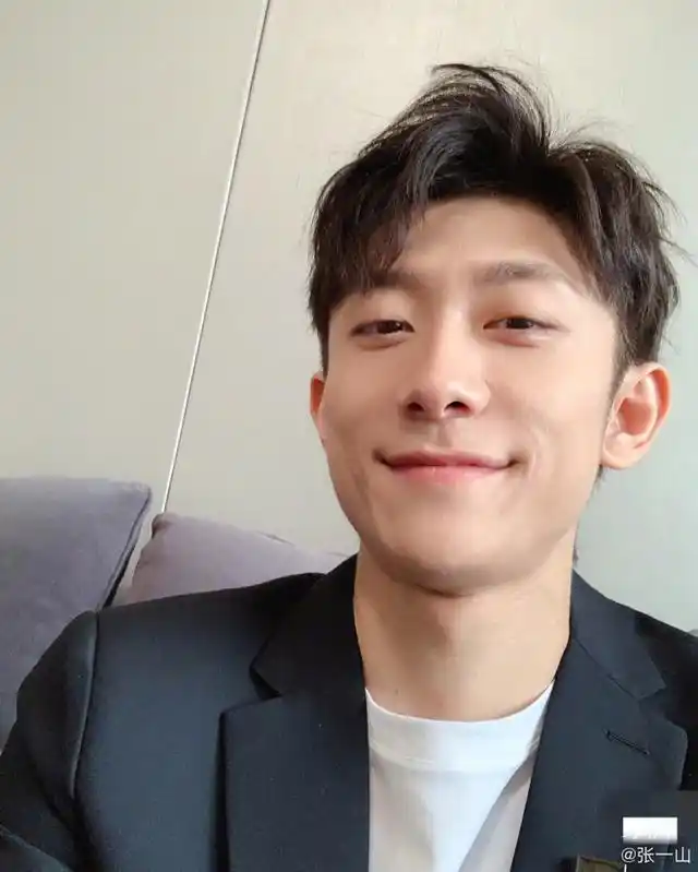 宋妍霏与张一山分手与短发美女行为暧昧宋妍霏已成过去式