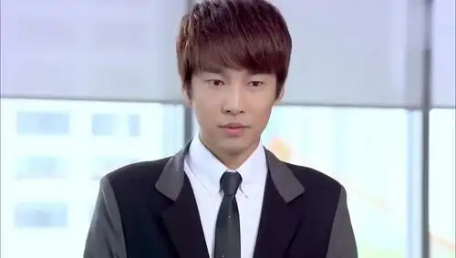 爱的阶梯:路风得知自己杀父仇人,投奔对家公司,决心