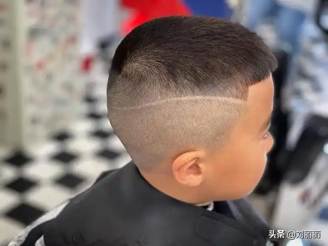 儿童发型男孩图片潮(新帅气小男孩发型14款) - 赤虎壹号