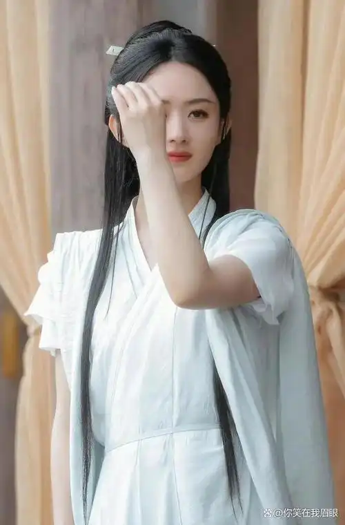 赵丽颖白衣古装太绝了,温婉优雅,这气质不演"小龙女"可惜了
