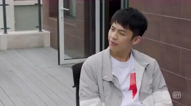 《亲爱的,热爱的》佟年帮室友约见偶像,原来米邵飞的爱情更甜