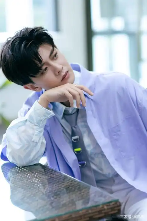 任嘉伦酷帅阳光清爽大片图集