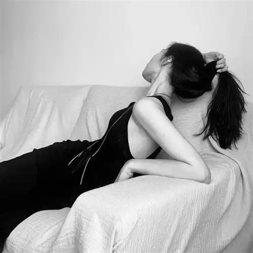 女生头像霸气侧漏黑白超清500像素喜欢大图的来吧